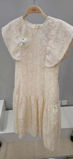 صورة فستان بيج تل بفينكه صغبره على الصدر